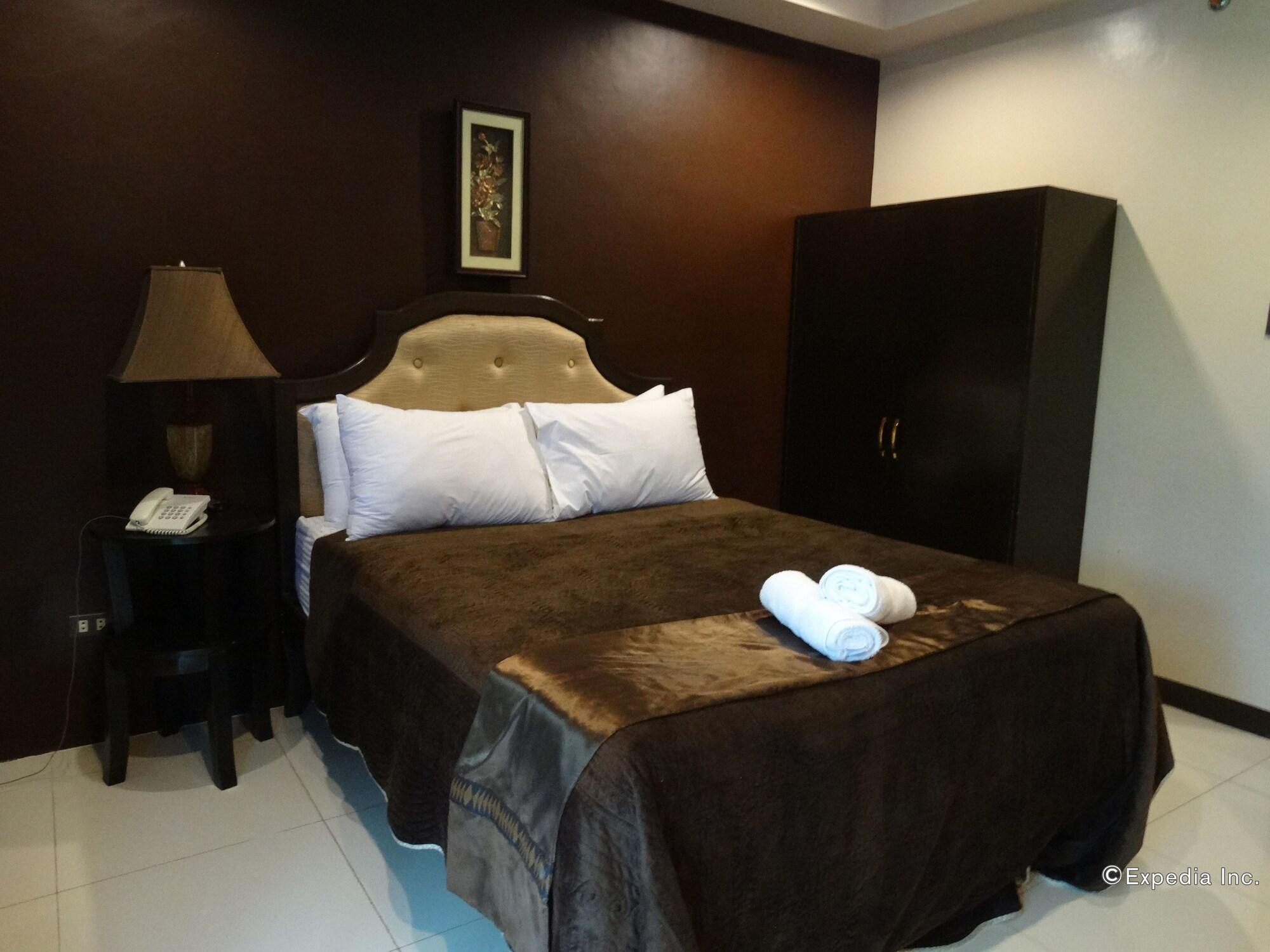 Peridot Suites Davao Stadt Exterior foto