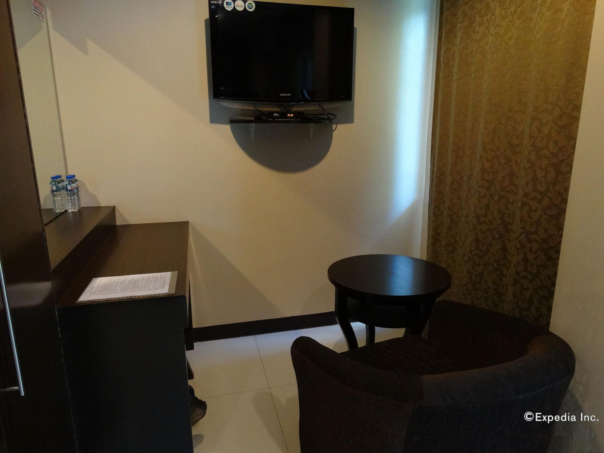 Peridot Suites Davao Stadt Exterior foto