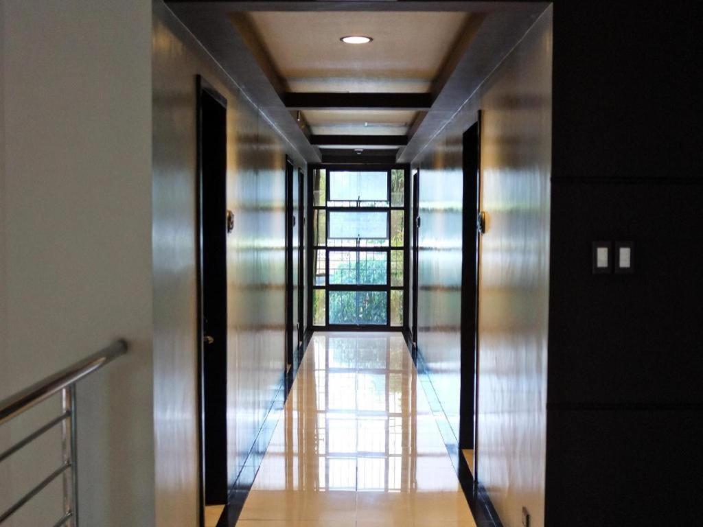 Peridot Suites Davao Stadt Exterior foto
